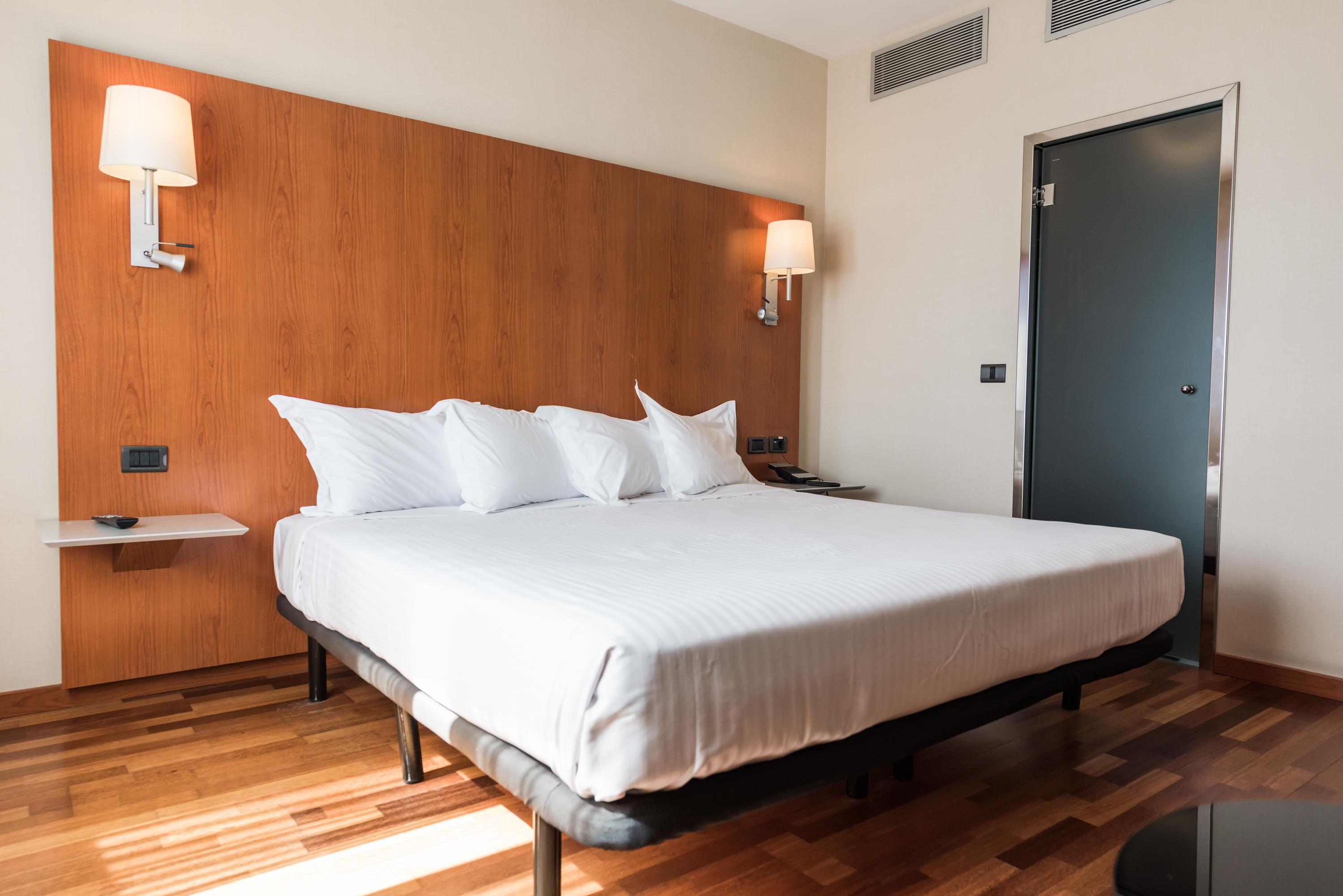 บีแอนด์บี โฮเทล เอลเช่ Hotel ภายนอก รูปภาพ